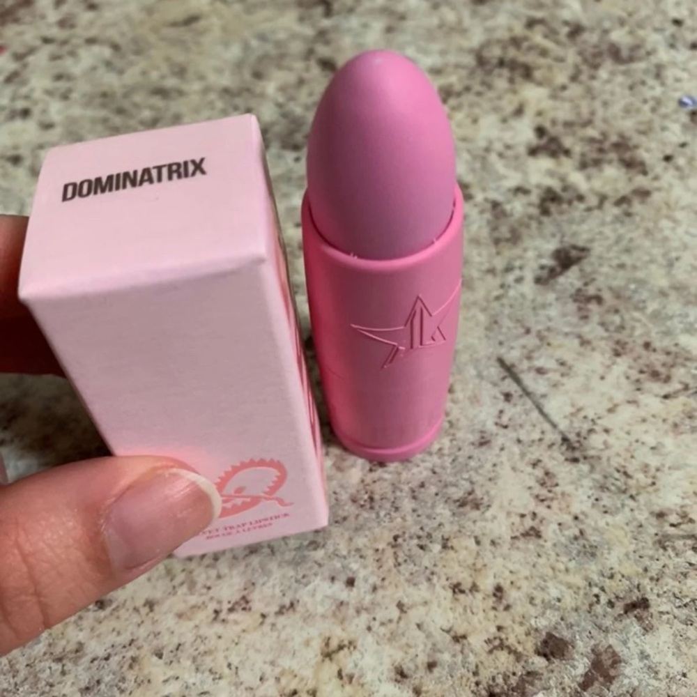 Jeffree Star dominatrix velvet trap lipstick